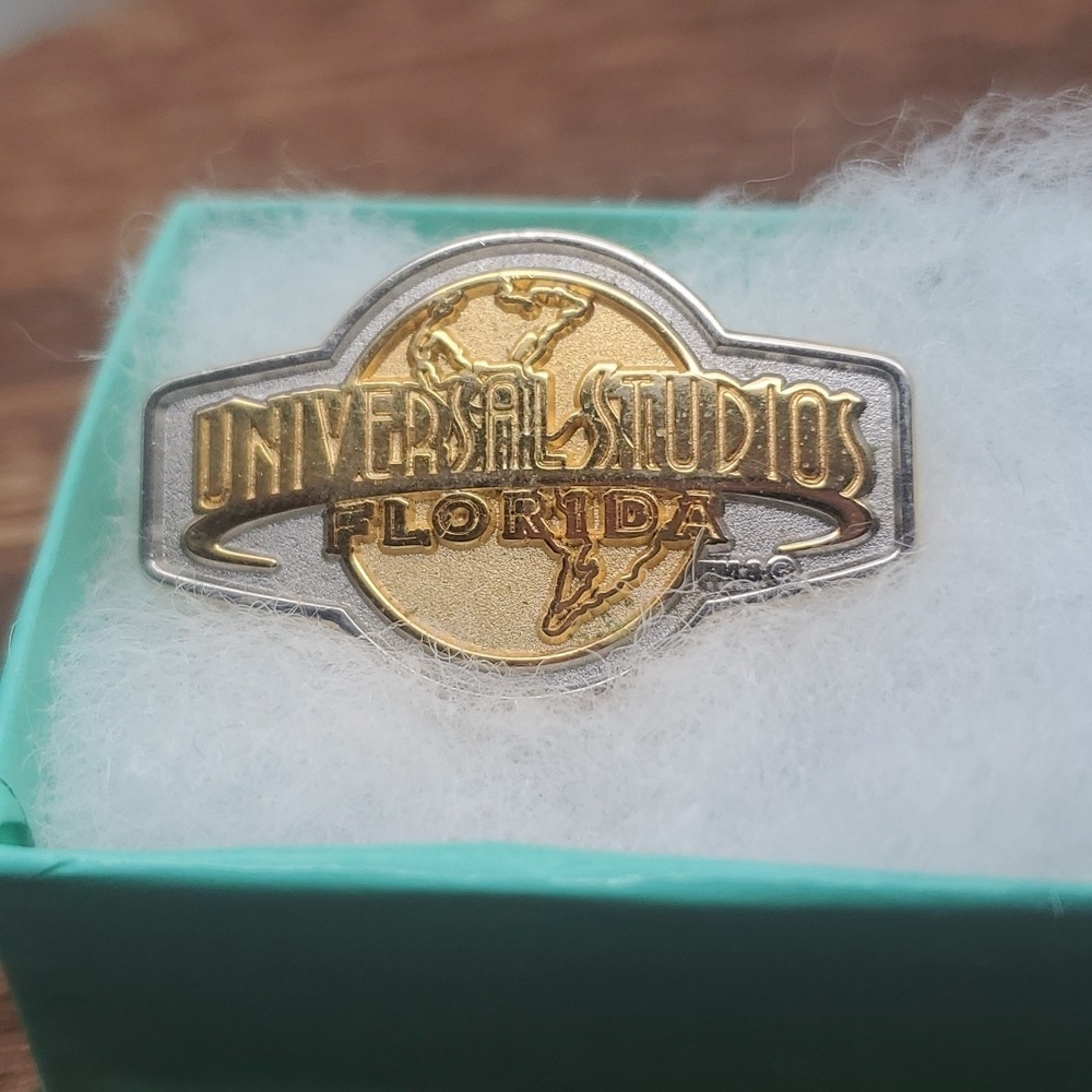 Universal studios‎ pin B319